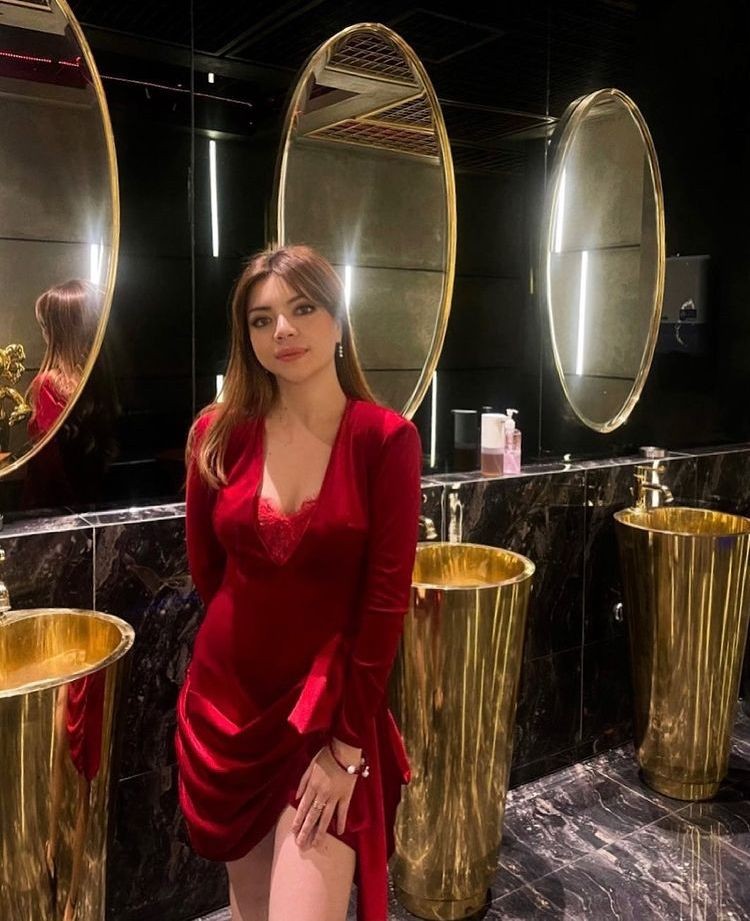 Kece bak Model, Ini 10 Potret Asisten Baru Hotman Paris yang Memesona