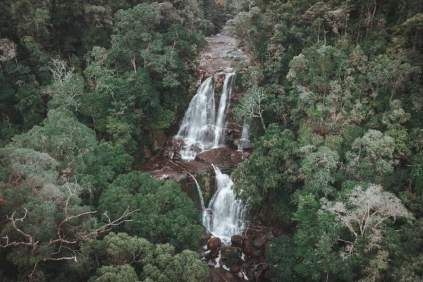 10 Air Terjun Bertingkat Terindah Di Indonesia