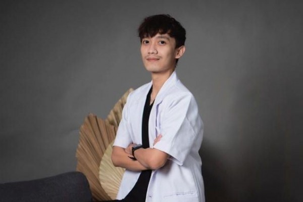 Dokter Riyo Bantu Pasien Isolasi Mandiri lewat Konsultasi Gratis
