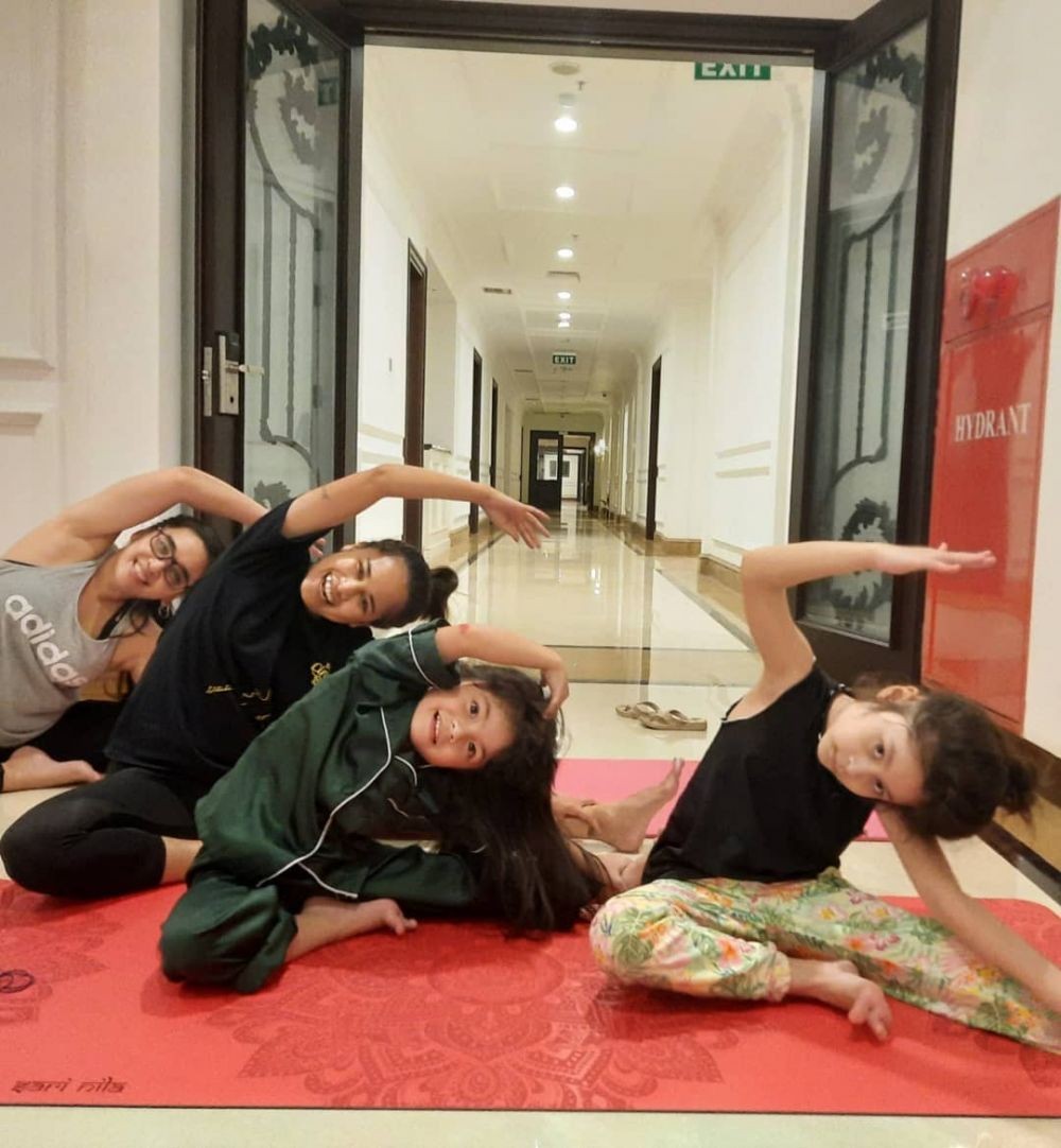 Sehat Utama, 10 Kekompakan Pemain Ikatan Cinta saat Olahraga Yoga