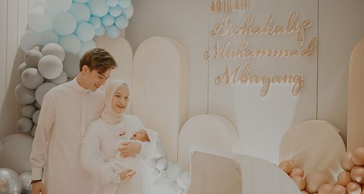 10 Momen Akikah Anak Seleb Tanah Air, Bisa Jadi Referensi Nih!