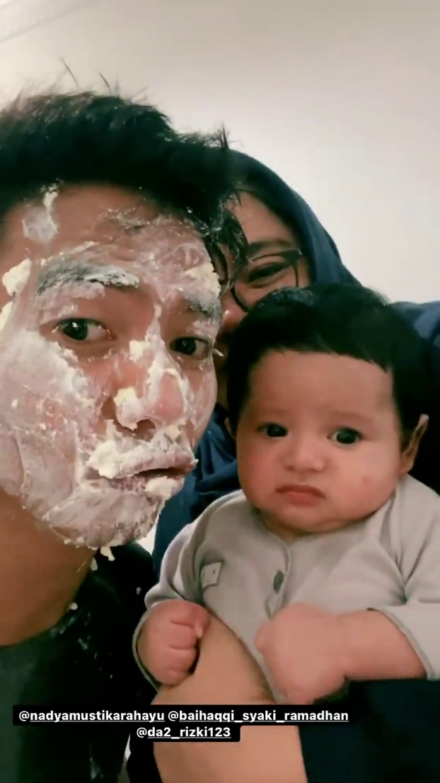 Cie Kembali Mesra, 10 Potret Anniversary Rizki DA dan Nadya Mustika