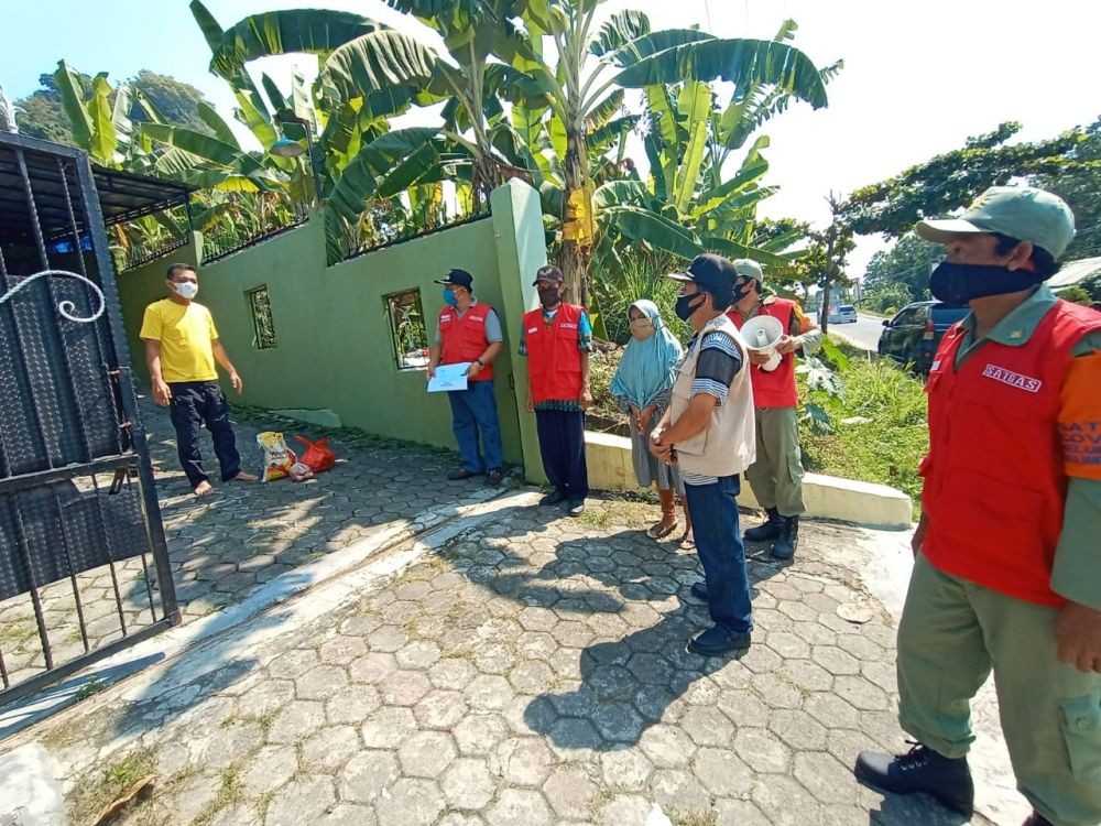 Tangisan PKL Imbas Kebijakan PPKM Level 4 Kota Bandar Lampung