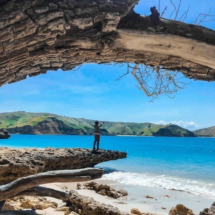 10 Rekomendasi Pantai dengan Panorama Indah di Bima, Bikin Terpesona!