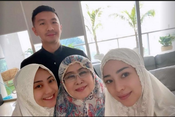 10 Artis Pengantin Baru Rayakan Idul Adha Pertama Dengan Pasangan