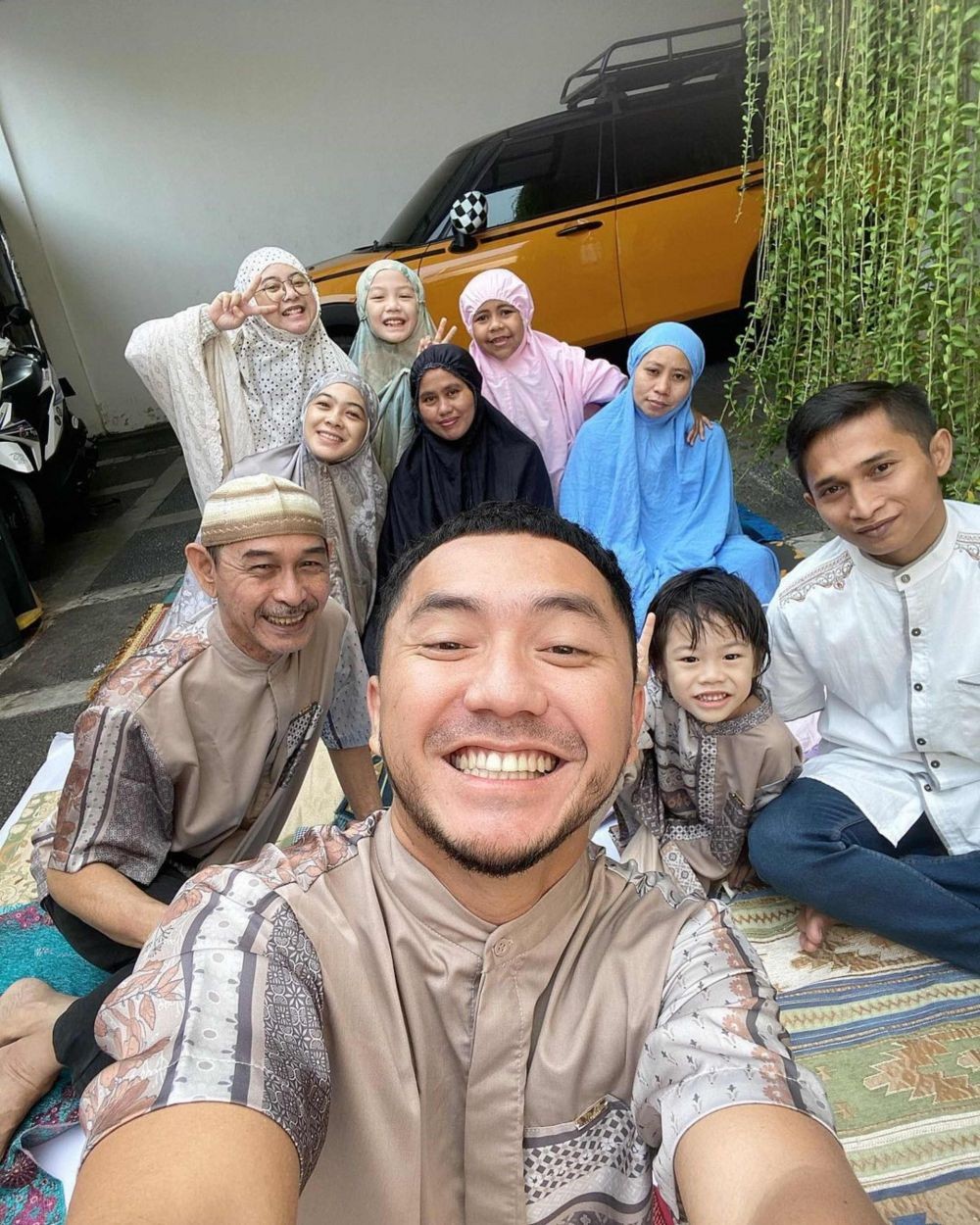 10 Artis yang Patuhi PPKM dengan Salat Idul Adha di Rumah Aja