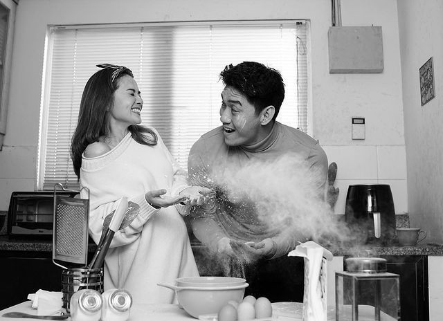 Resmi Suami Istri, Ini 9 Potret Masak Cinta Ifan Seventeen dan Citra