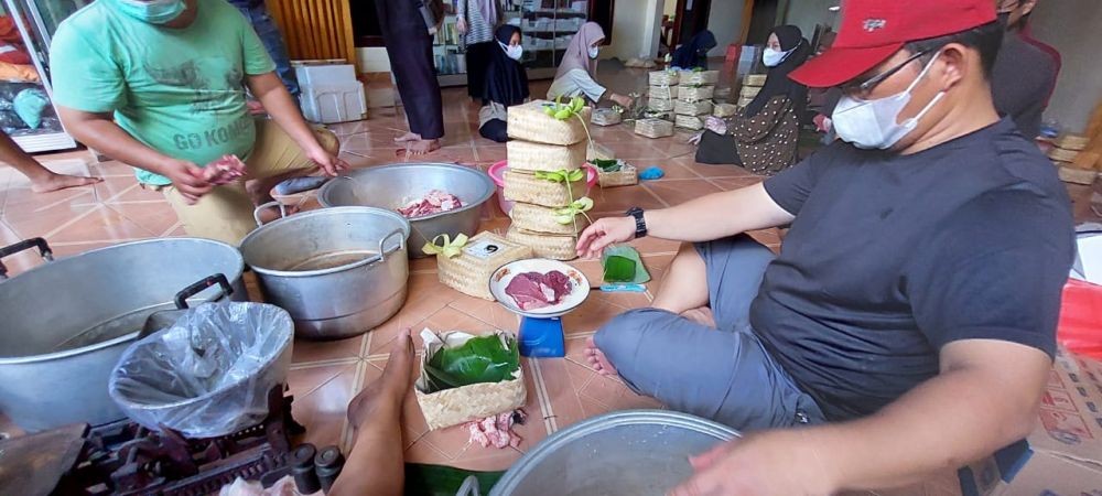 12.000 Kantong Daging Kurban Dibagikan Secara Door to Door di Bali