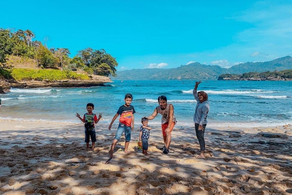 6 Pantai Berpasir Putih di Tulungagung, Favorit Banget buat Refreshing