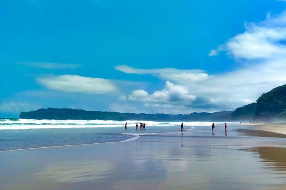 6 Pantai Berpasir Putih di Tulungagung, Favorit Banget buat Refreshing