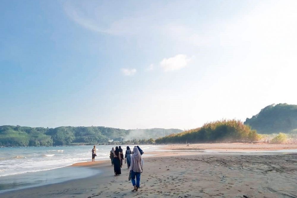 6 Pantai Berpasir Putih di Tulungagung, Favorit Banget buat Refreshing