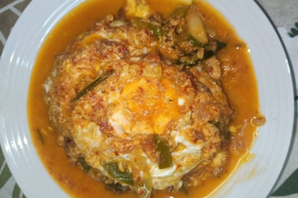 Resep Telur Ceplok Saus Padang, Penggemar Pedas Wajib Cobain!