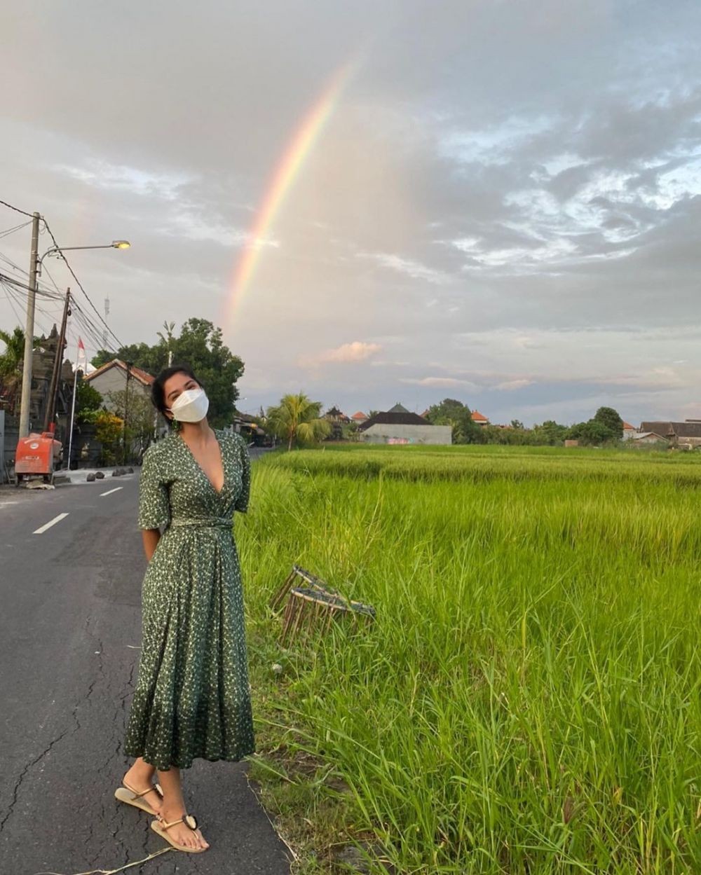 10 Kulit Eksotis Fanny Ghassani selama Menikmati Liburan di Bali