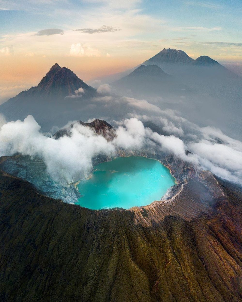 10 Gunung dengan Pemandangan Terbaik di Indonesia