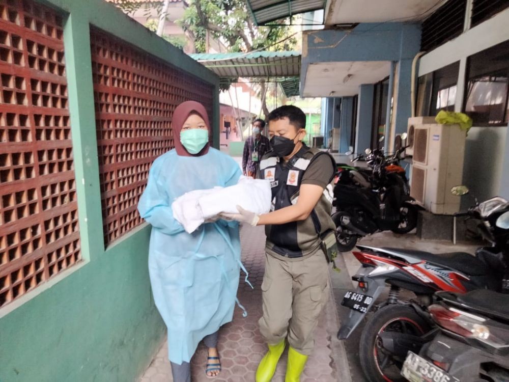 PMI Asal Pamekasan Melahirkan Bayi Saat Menjalani Karantina