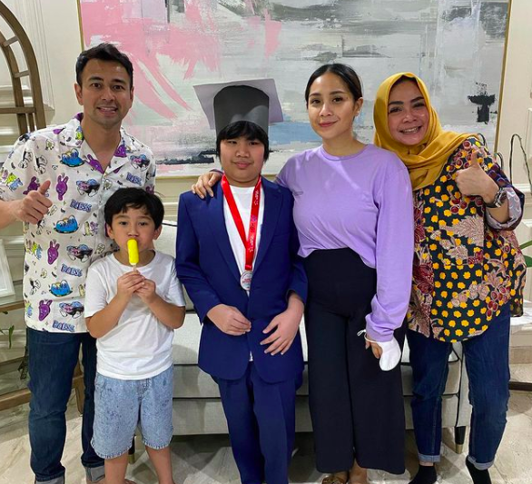 Bumil Makin Memesona! 9 Potret Nagita Slavina Pamer Baby Bump