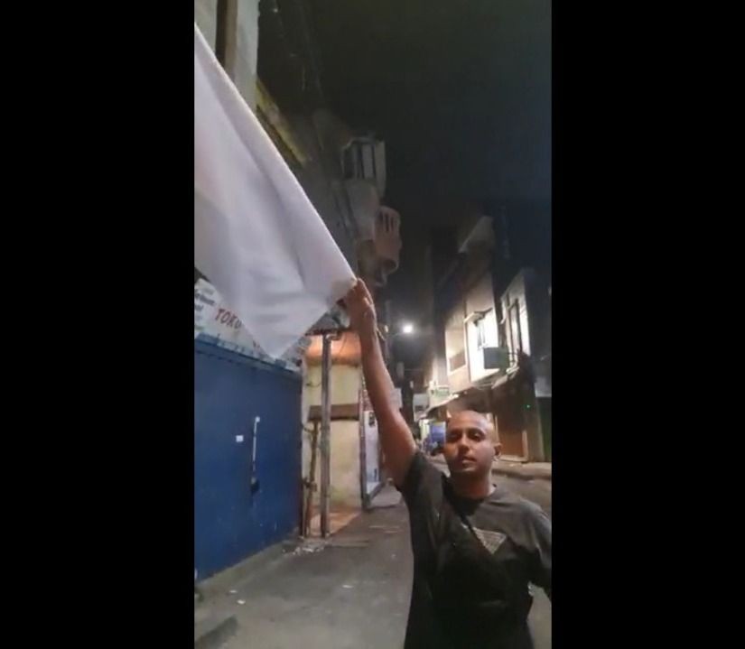 Pria Viral Kibarkan Bendera Putih di Ampel Minta Maaf