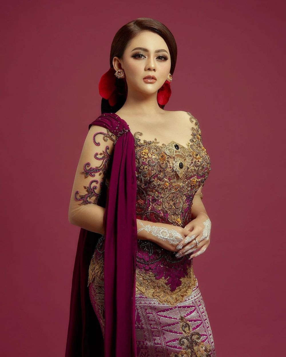 9 Inspirasi Kebaya ala Penyanyi Dangdut, Curi Perhatian!