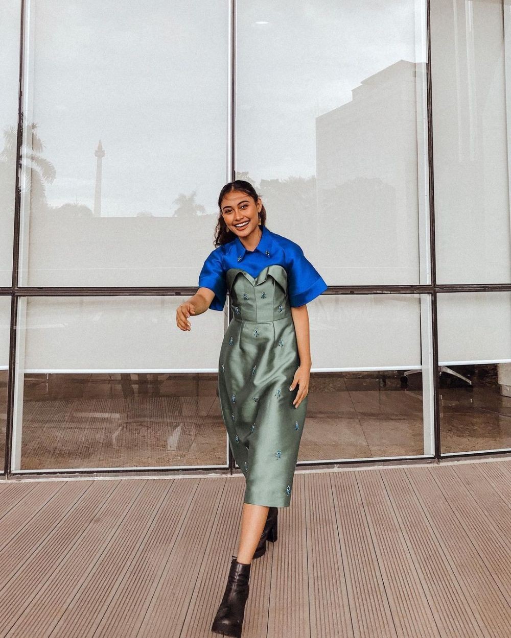 Padu Padannya Unik! 9 Inspirasi OOTD ala Novia Bachmid