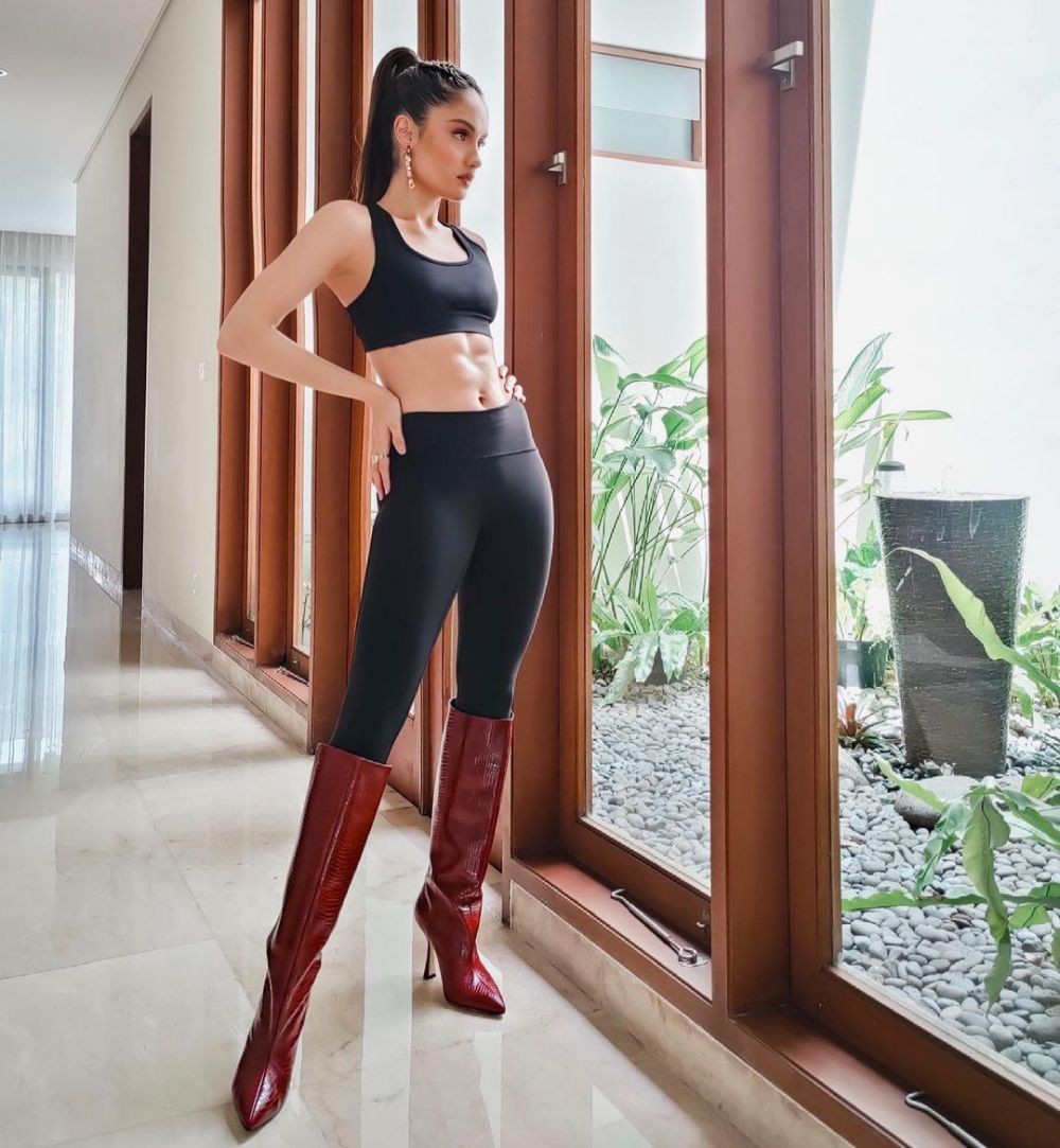 Punya Tubuh Ideal, Adu Gaya Pevita Pearce Vs Cinta Laura