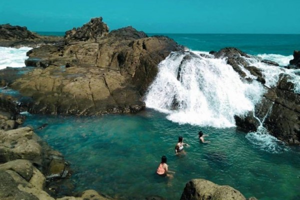 Berikut 10 Pantai Tersembunyi Paling Cantik di Indonesia