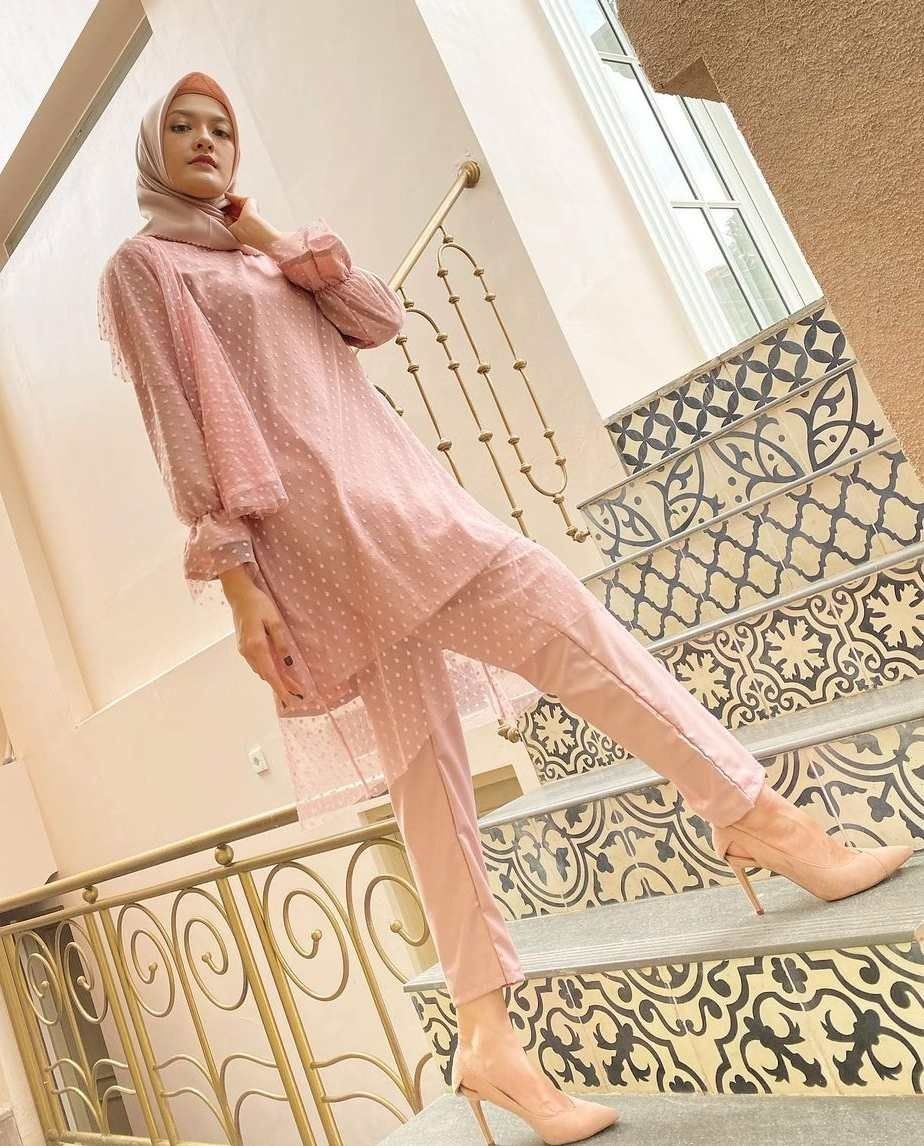 Anggunnya Mantul! 10 Referensi Gaya Kondangan dengan Gaun Tulle Tutul