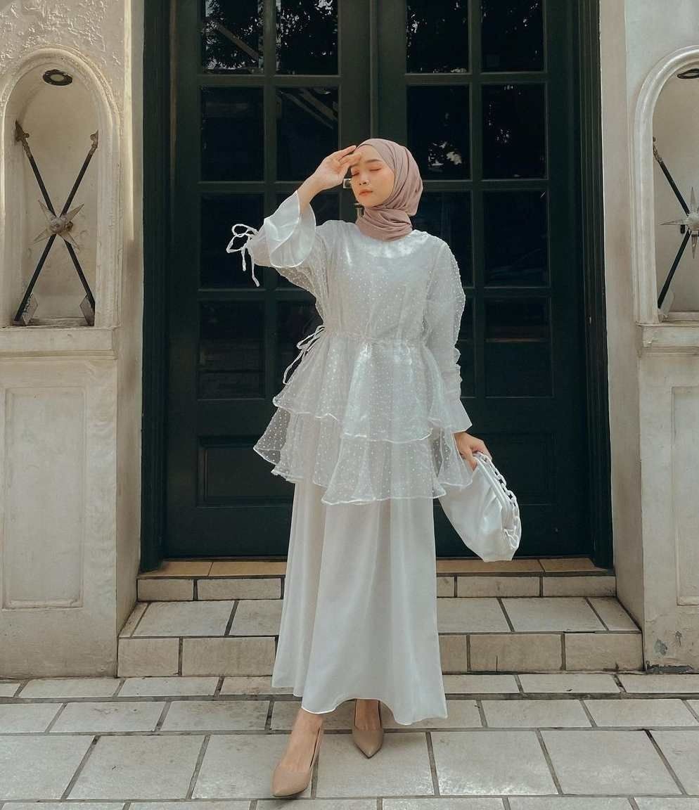 Anggunnya Mantul! 10 Referensi Gaya Kondangan dengan Gaun Tulle Tutul