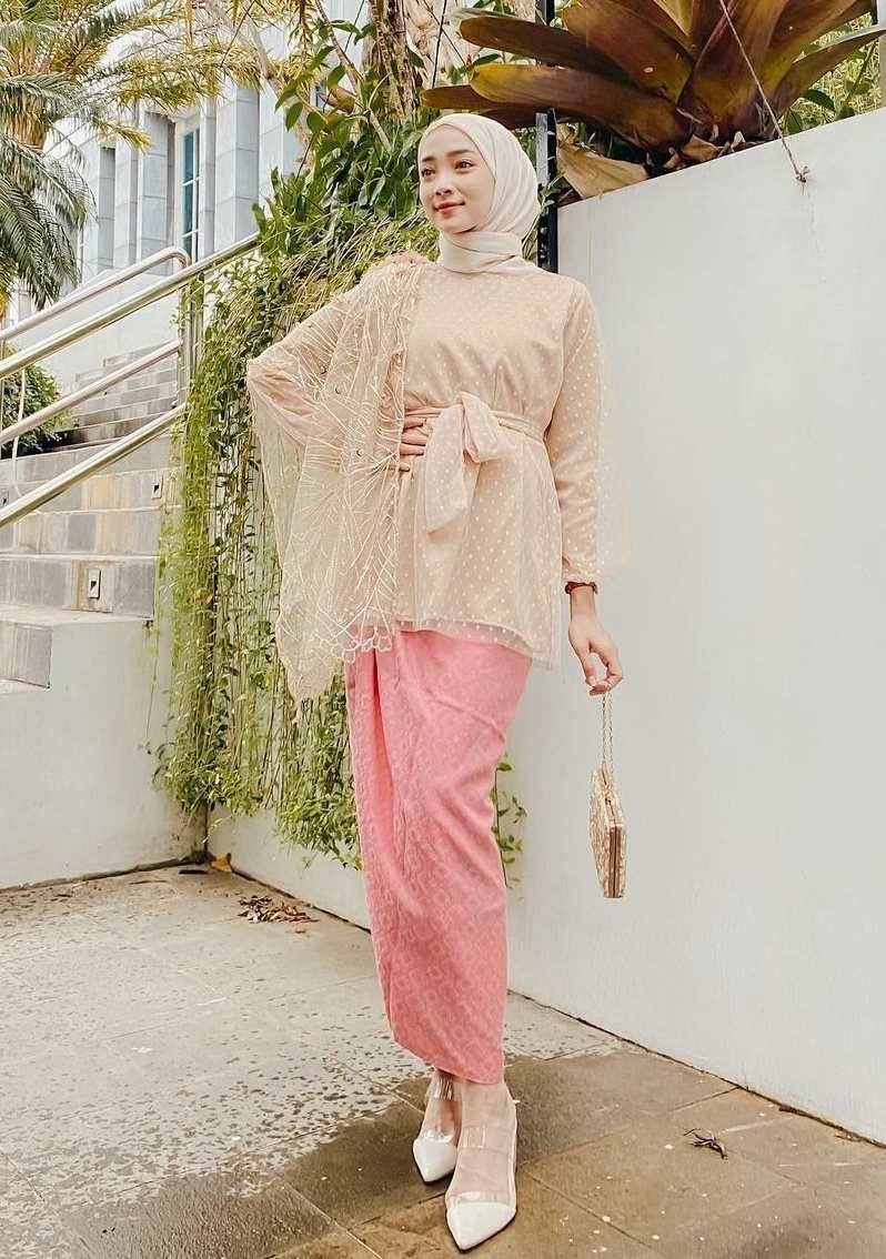 Anggunnya Mantul! 10 Referensi Gaya Kondangan dengan Gaun Tulle Tutul