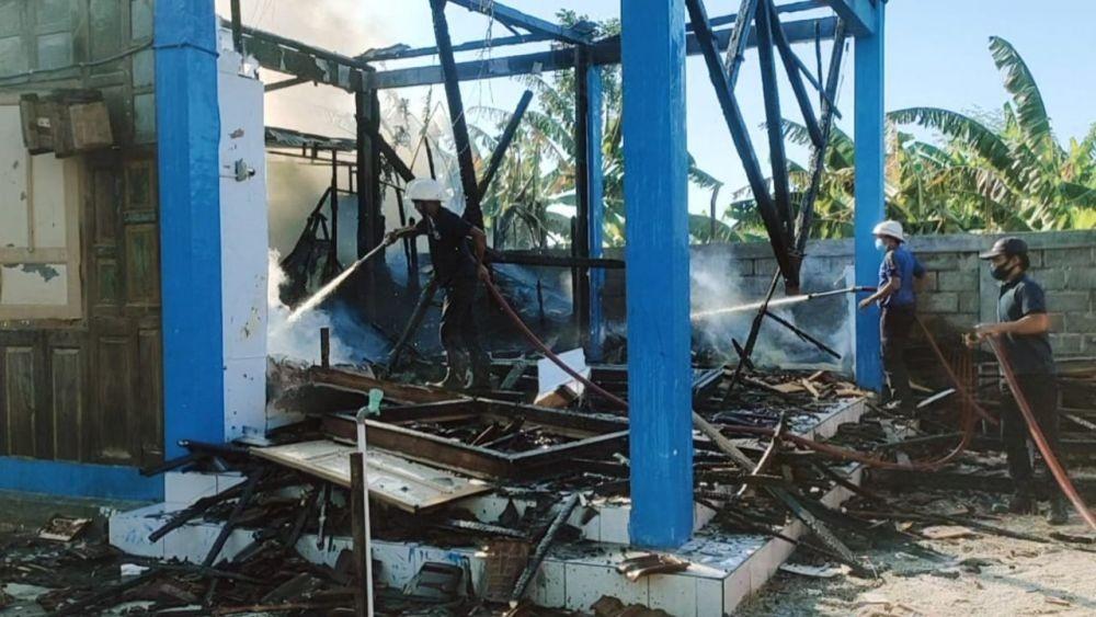 Diduga Korsleting, Lab Komputer di SMP Ponorogo Terbakar 