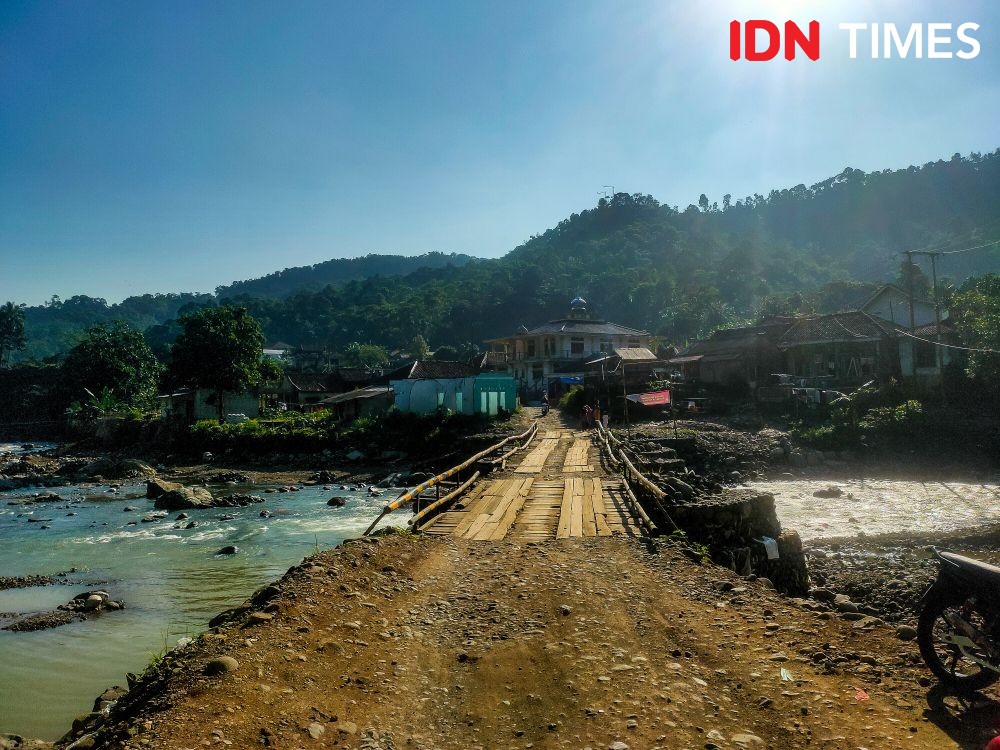 [FOTO] Kondisi Jalan Cipanas-Warung Banten Setahun Lebih Pasca Bencana
