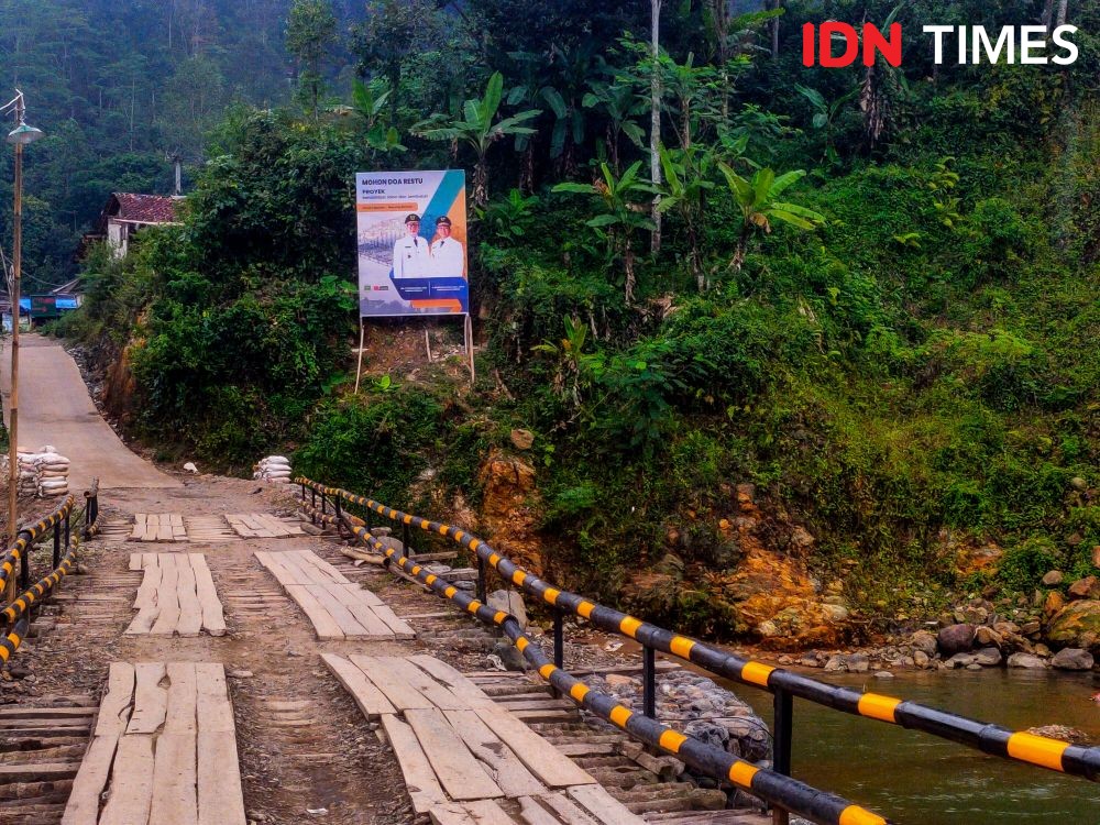 [FOTO] Kondisi Jalan Cipanas-Warung Banten Setahun Lebih Pasca Bencana