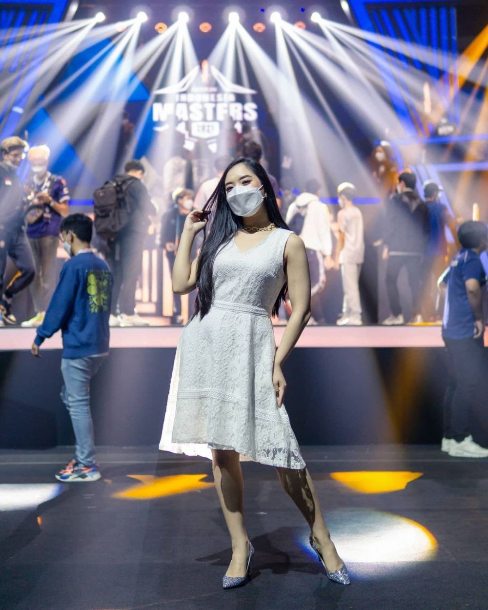 Tiap Pasang Mata Tersihir! 9 Ide Dress Kondangan ala Michelle Wanda