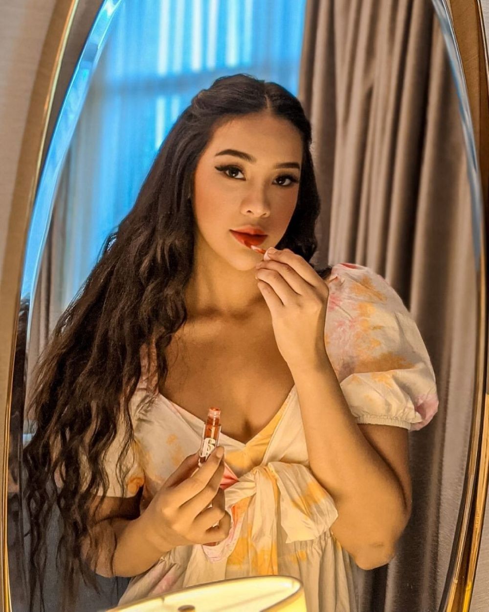 Bikin Pangling, 10 Potret Anya Geraldine dengan Full Makeup Glowing