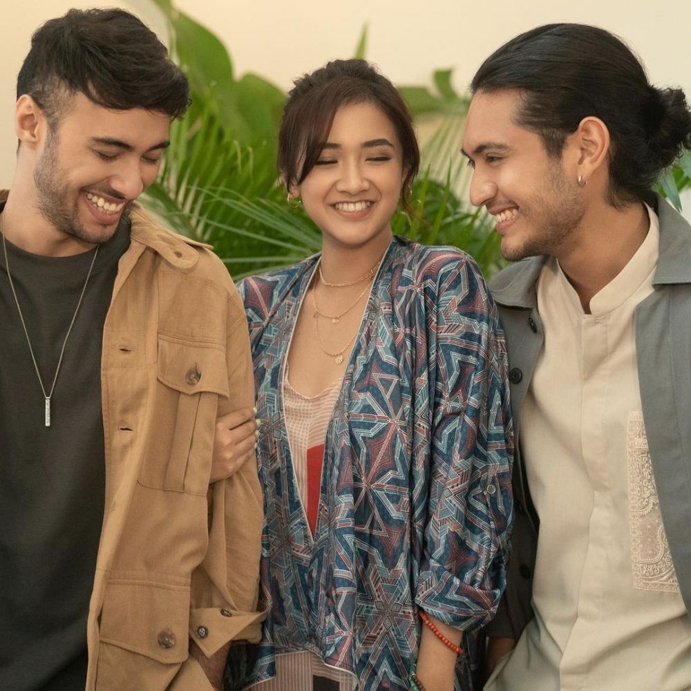 10 Potret Kekompakan Pemain Film A Perfect Fit, Bak Keluarga Ya