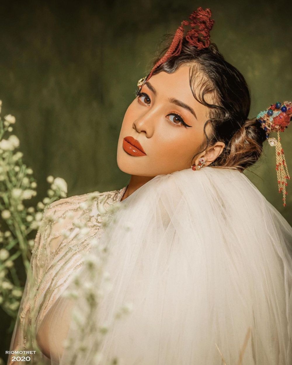 Bikin Pangling, 10 Potret Anya Geraldine dengan Full Makeup Glowing