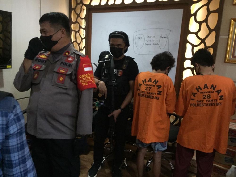 Sakit Hati Diputuskan, Pria di Makassar Bakar Mobil Mantannya