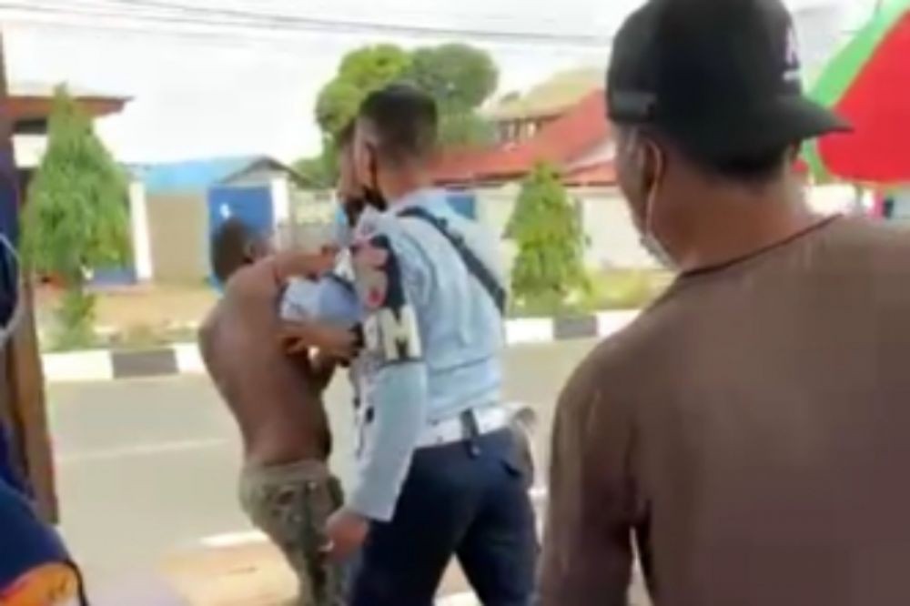 Viral Video Arogan Anggota TNI AU Injak Kepala Seorang Warga di Papua 