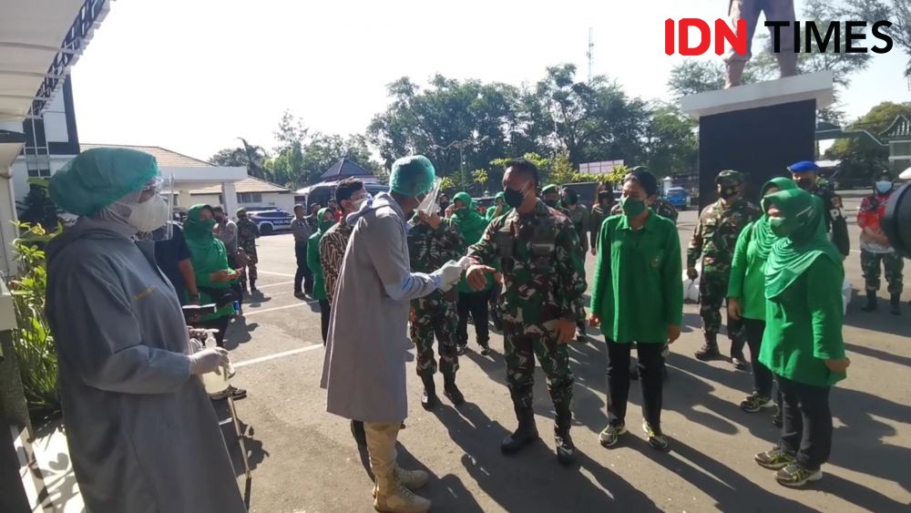 KASAD Andika Perkasa Kunjungi RS dan Tempat Isolasi Terpusat di Solo  