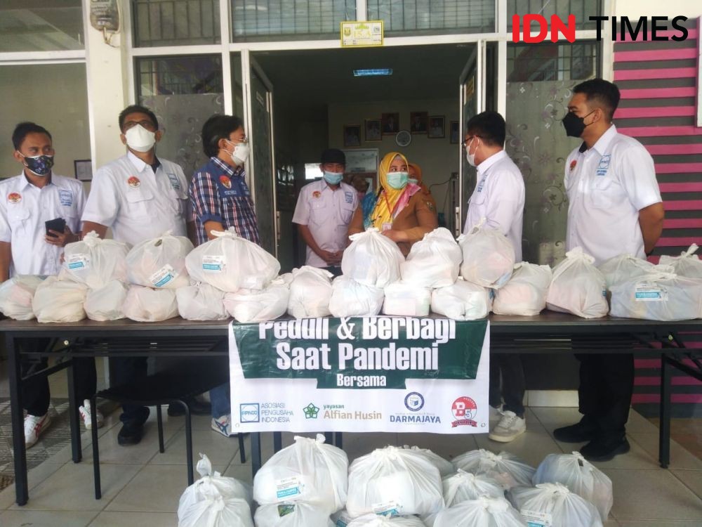 PPKM Level 4, Apindo Lampung Salurkan 1.000 Paket Bansos untuk Nakes