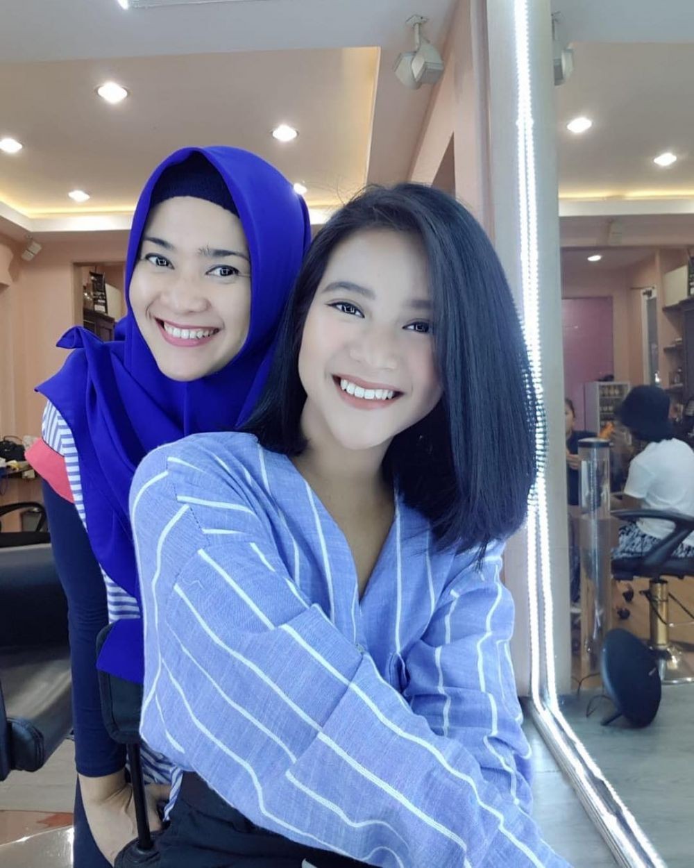 10 Potret Mesra Artis saat Berpose dengan Anak Semata Wayang