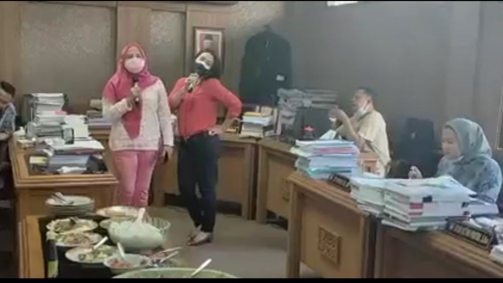 Viral 2 Anggota DPRD Solo Karaoke Ria Acara Ultah saat PPKM Darurat