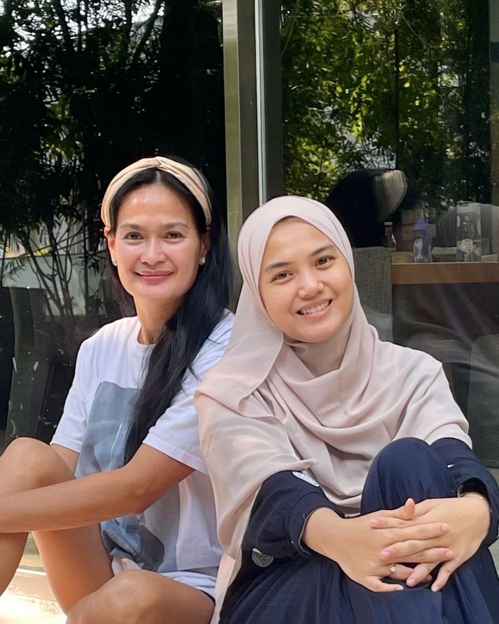 Jarang Tersorot, 9 Artis Ini Dekat Banget Sama Mertuanya