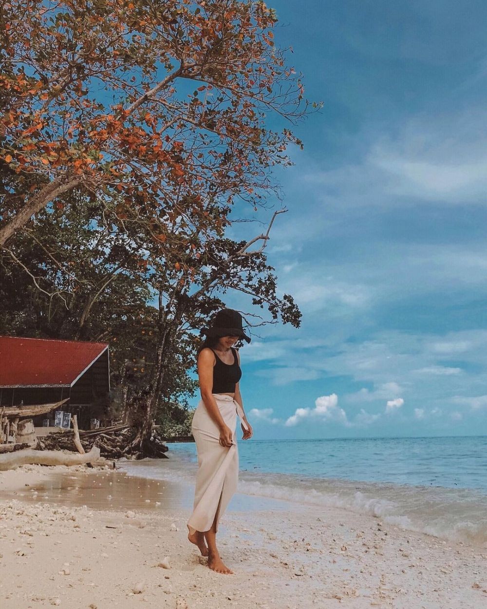 Berikut 10 Pantai Tersembunyi Paling Cantik di Indonesia