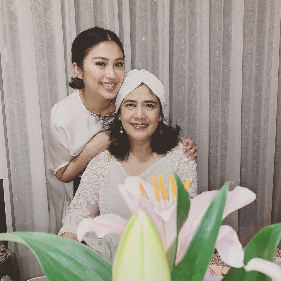 Jarang Tersorot, 9 Artis Ini Dekat Banget Sama Mertuanya