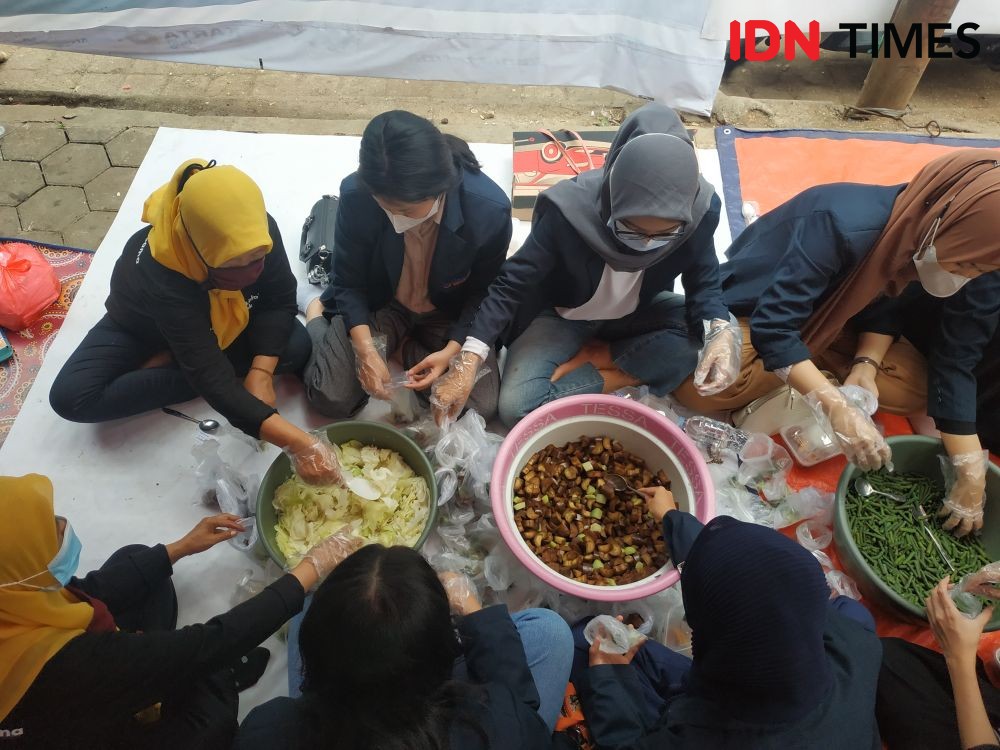 Pria di Bandung Jual 2 Mobil untuk Bantu Suplai Makanan Pasien Isoman