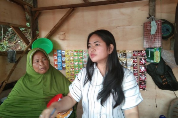 Pandemik Bikin Biduan Dangdut Banting Setir Jualan Kopi di TPU