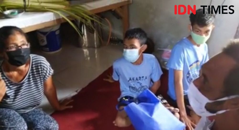 Cerita Pedagang Canang Bali, Rawat 2 Putra Disabilitas dalam Kerabunan
