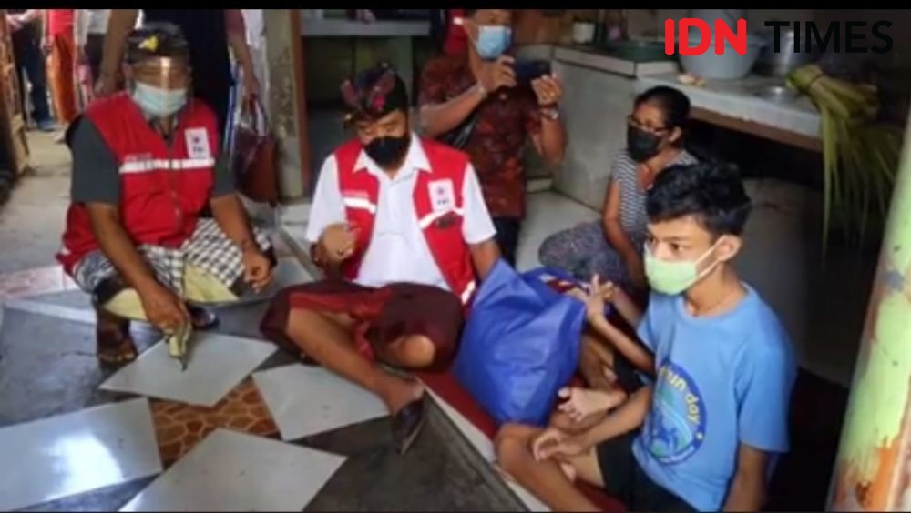 Cerita Pedagang Canang Bali, Rawat 2 Putra Disabilitas dalam Kerabunan