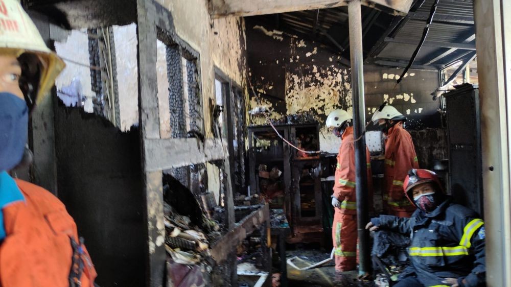 Kebakaran Menghanguskan Rumah di Perum ITS, Satu Bocah Laki-laki Tewas