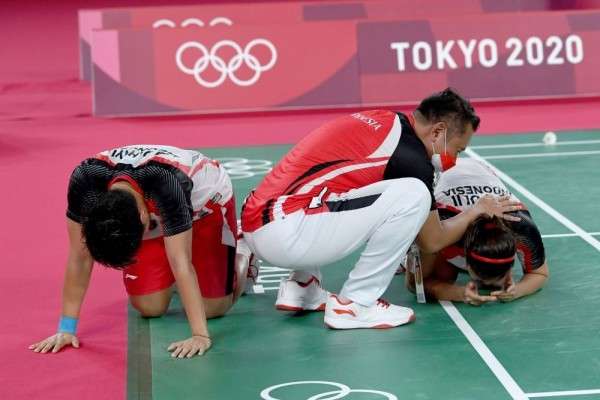 Potret Emosional Greysia/Apriyani Raih Emas Olimpiade